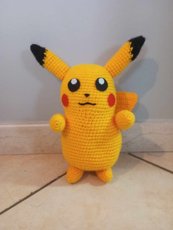 pikachu au crochet de face