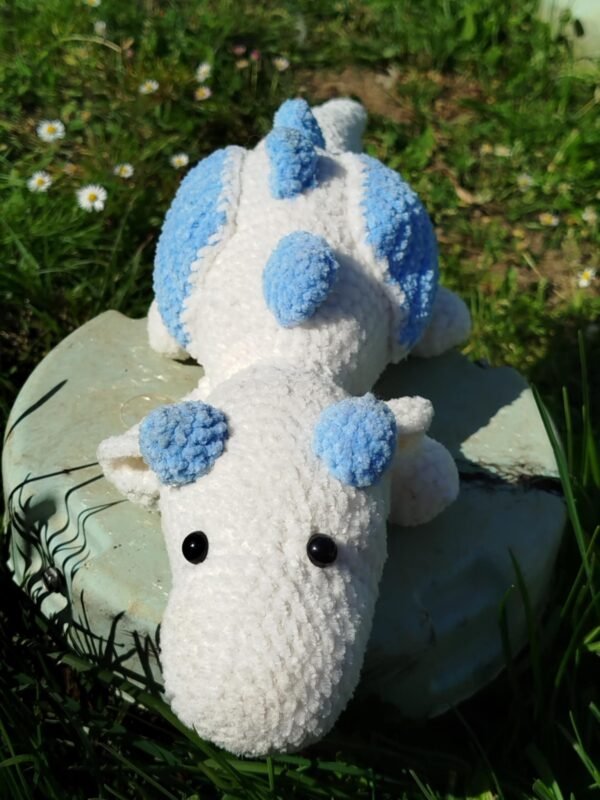 dragon blanc et bleu de face