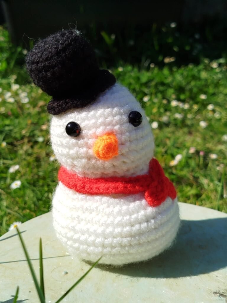 bonhomme de neige au crochet de face