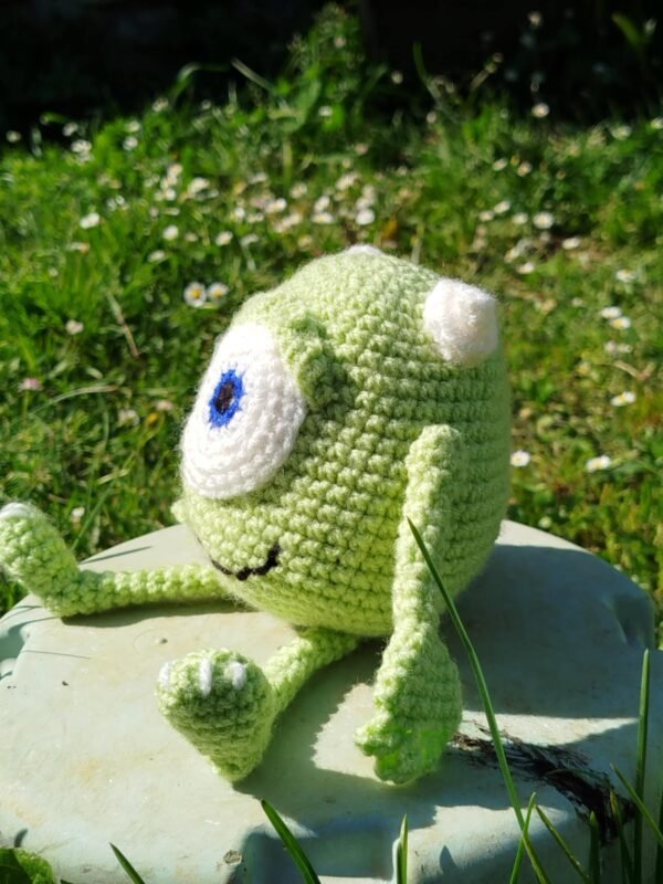 monstre et cie au crochet de profil