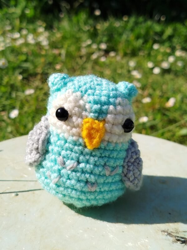 hibou au crochet de face