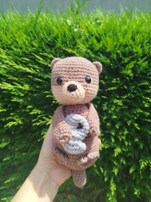loutre avec poisson au crochet